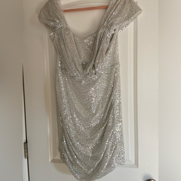 White sequin dress - Picture 2 of 8